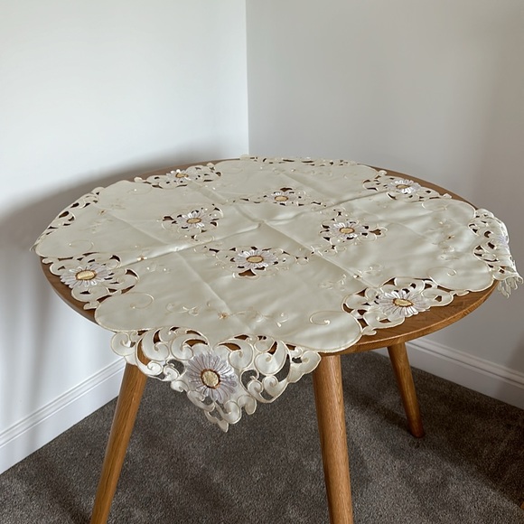 New Romanian Table cloth - Picture 3 of 5